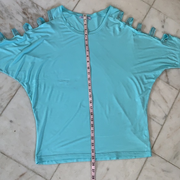 Amo&Roma cold shoulder top - Picture 6 of 11